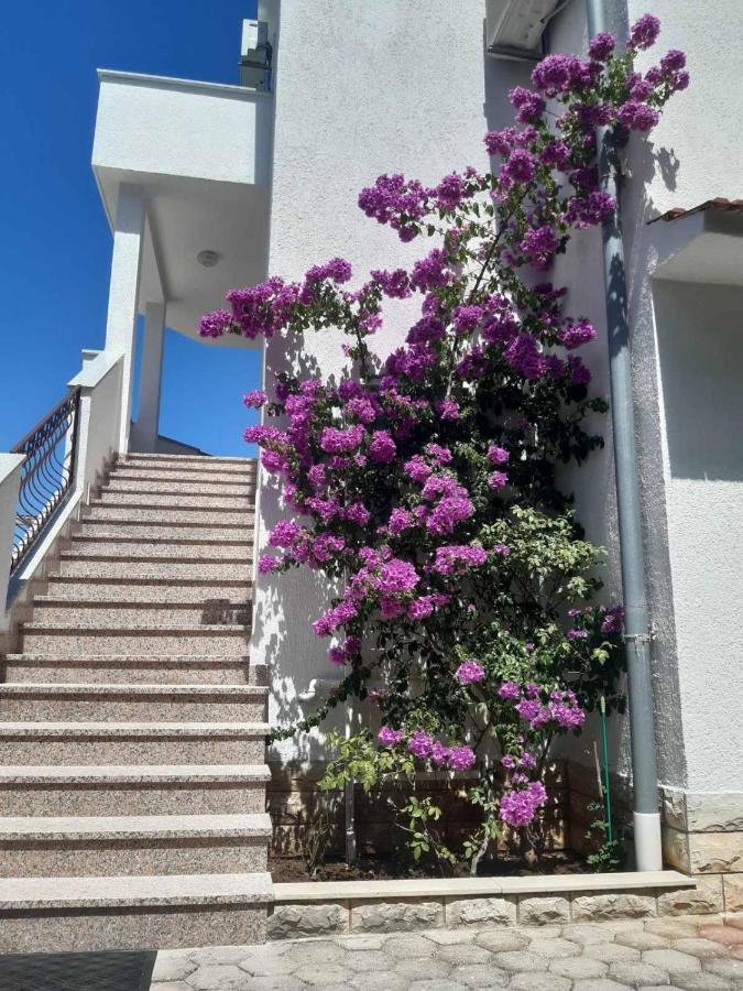 Jandom Apartment Малинска Екстериор снимка